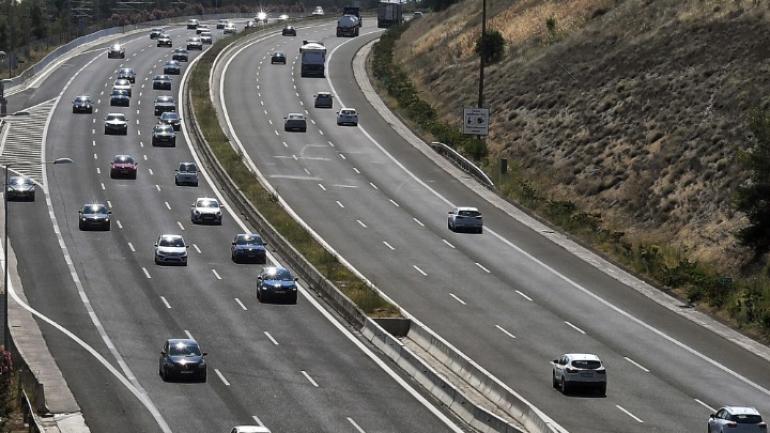 Εργασίες αντικατάστασης στηθαίων ασφαλείας και ασφαλτόστρωσης στην ΕΟ Θεσσαλονίκης - Μουδανιών