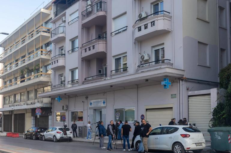 Θεσσαλονίκη: «Μετέφεραν τέσσερα άτομα στο νοσοκομείο με δήθεν επιδείνωση για να εκκενωθεί η ιδιωτική κλινική» καταγγέλει συγγενής ασθενούς