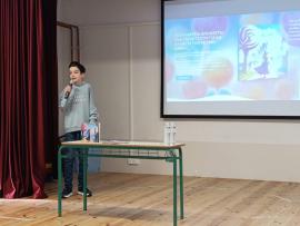 Θεσσαλονίκη: 13χρονος παρουσίασε σε μαθητές του 1ου Δημοτικού Ωραιοκάστρου το παραμύθι που έγραψε για φιλανθρωπικό σκοπό