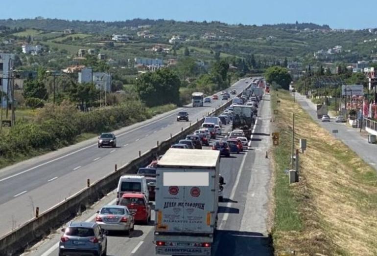 Θεσσαλονίκη: Καραμπόλα με πέντε αυτοκίνητα στη Μουδανιών – Μποτιλιάρισμα στο σημείο
