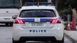 Χανιά: 49χρονος καταδίωξε ψάλτη με σκεπάρνι - Έβρισε και απείλησε και την παπαδιά