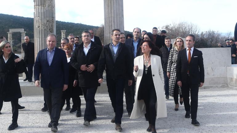 Μητσοτάκης: Παγκόσμιας σημασίας η αναστήλωση του ανακτόρου στις Αιγές - Δείτε φωτογραφίες