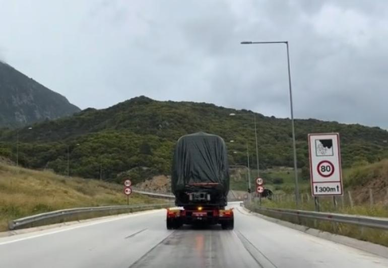 Θεσσαλονίκη: Έτσι έρχονται τα νέα βαγόνια του μετρό (video)
