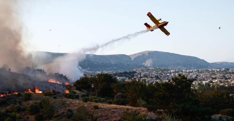 Μάχη με τις διάσπαρτες εστίες δίνουν 444 πυροσβέστες και 8 εναέρια μέσα στη Χίο - Εκκενώθηκαν ξανά Λίθι και Βέσσα