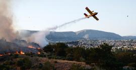 Μάχη με τις διάσπαρτες εστίες δίνουν 444 πυροσβέστες και 8 εναέρια μέσα στη Χίο - Εκκενώθηκαν ξανά Λίθι και Βέσσα