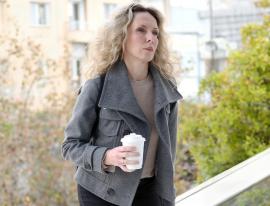 Παπούλια στη δίκη Φιλιππίδη: «Κατέβαζε τα παντελόνια και μου έδειχνε τα γεννητικά του όργανα»