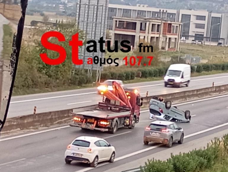 Θεσσαλονίκη ΤΩΡΑ: Τροχαίο στη Μουδανιών - Τούμπαρε αυτοκίνητο