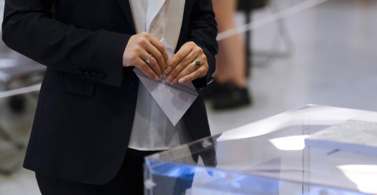 Opinion Poll: Στο 31,5% η ΝΔ στο λεκανοπέδιο Αττικής, προβάδισμα 14,6 μονάδων από την η ΕΛ.Α.Σ και 21,3 από το ΠΑΣΟΚ, το 47,8% θέλει αυτοδύναμη κυβέρνηση