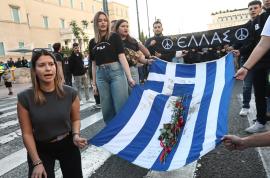 Πολυτεχνείο: Έφτασε στην πρεσβεία των ΗΠΑ η πορεία - Κλειστοί δρόμοι και μετρό, μικροεπεισόδια στη Σταδίου