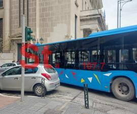 Θεσσαλονίκη: Λεωφορείο έμεινε κολλημένο 20 λεπτά λόγω ασυνείδητου οδηγού (ΦΩΤΟ)