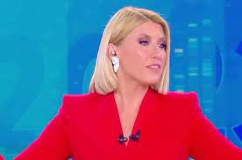 Σία Κοσιώνη σε απόγνωση – Χτύπησε τα χέρια στο τραπέζι και πετάχτηκε από την καρέκλα!