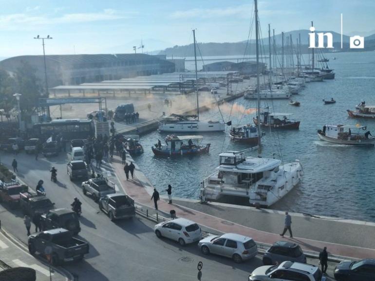 Τελεσίγραφο στους αγρότες του Βόλου να φύγουν από το λιμάνι μέχρι τις 13:00