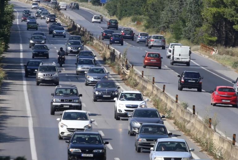 Εργασίες κοπής δέντρων στην εθνική οδό Θεσσαλονίκης - Νέων Μουδανιών