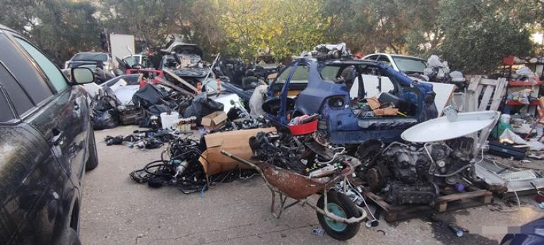 Θεσσαλονίκη: 37χρονος πετούσε εξαρτήματα αυτοκινήτων στον προαύλιο χώρο του συνεργείου του