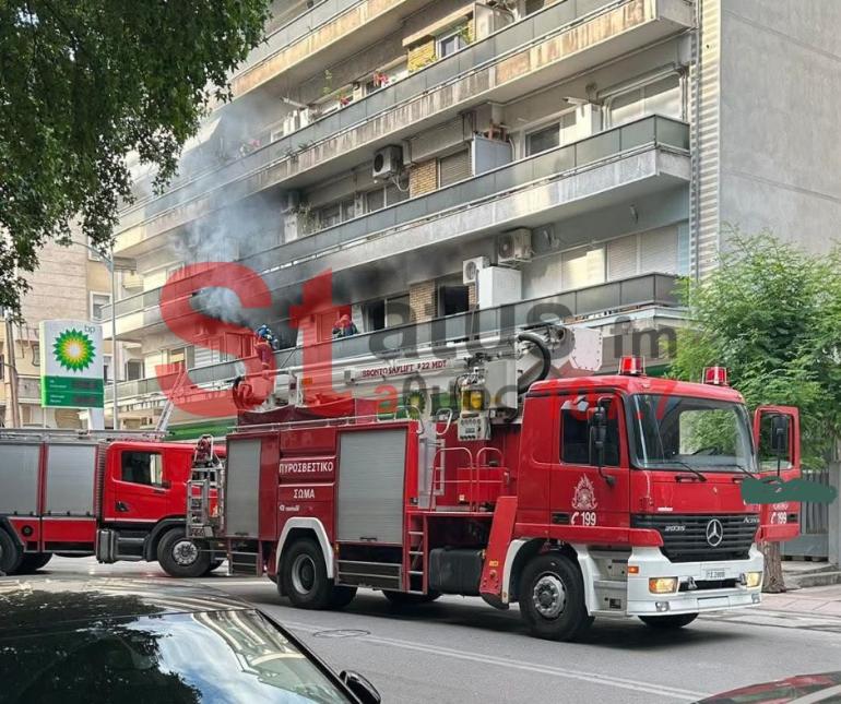 Θεσσαλονίκη: Φωτιά σε διαμέρισμα στη Λ. Στρατού (VIDEO)