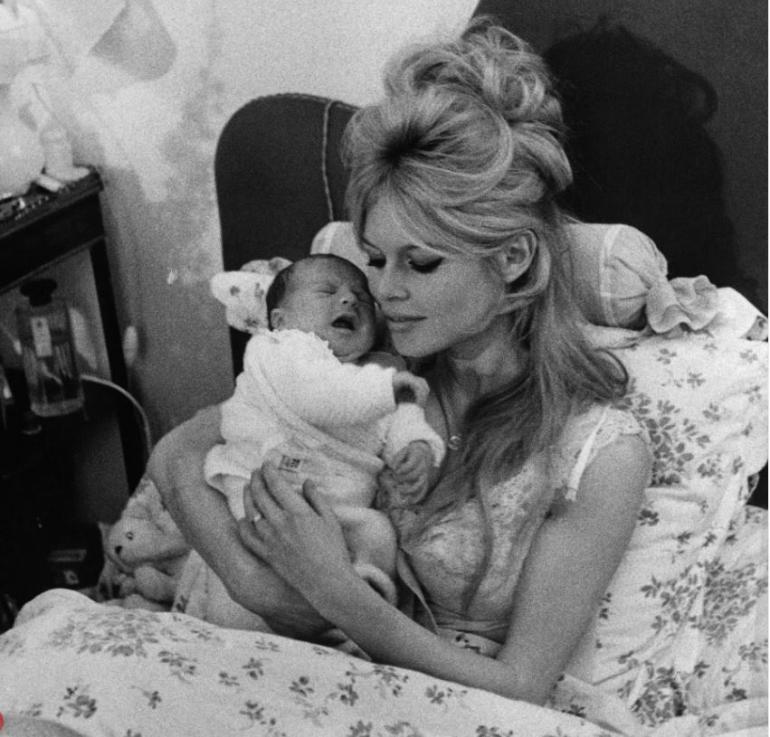 Μπριζίτ Μπαρντό: Η ταραχώδης σχέση με τον γιο της - Από τη μισητή εγκυμοσύνη στη συμφιλίωση