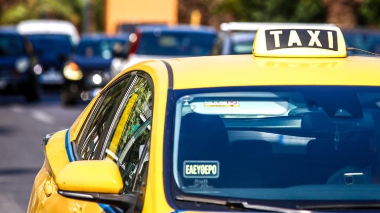 Κακουργηματική δίωξη στον 35χρονο που δάγκωσε και έκοψε το αυτί 54χρονης οδηγού ταξί