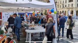 ΒΙΝΤΕΟ-Θεσσαλονίκη: Άρωμα φρεσκάδας στο άγαλμα Βενιζέλου – Μοιράστηκαν δωρεάν φρούτα και λαχανικά την γιορτή των λαϊκών αγορών