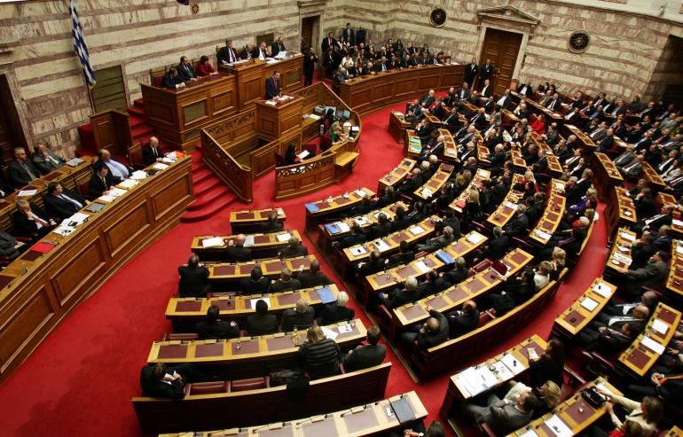 Βουλή: Ψηφίστηκε το νομοσχέδιο για τη σύσταση Γραφείου Ελληνικής Προεδρίας