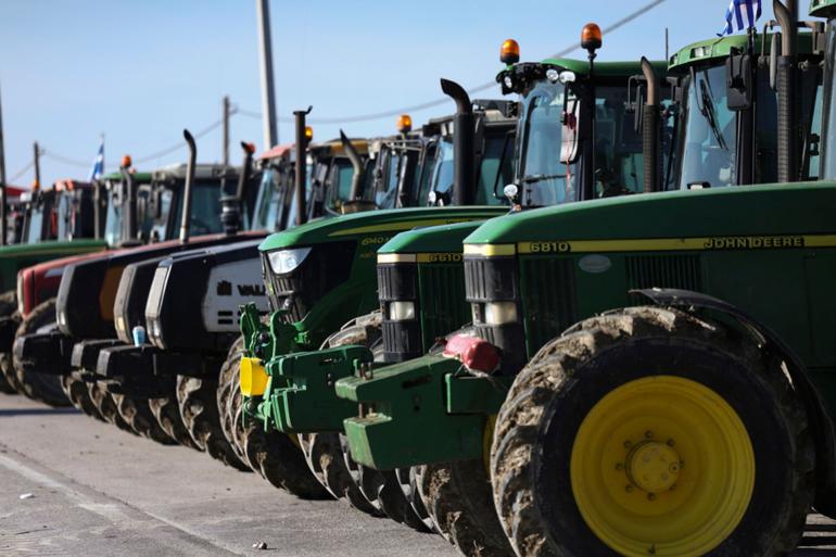 Αγροτικά μπλόκα: Άνοιξαν τα τελωνεία των Ευζώνων και του Προμαχώνα