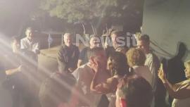 Το τρυφερό φιλί της Μπέττυς Μπαζιάνα και του Αλέξη Τσίπρα στην παρουσίαση της Ελληνικής Αριστερής Συμπαράταξης στο Θησείο