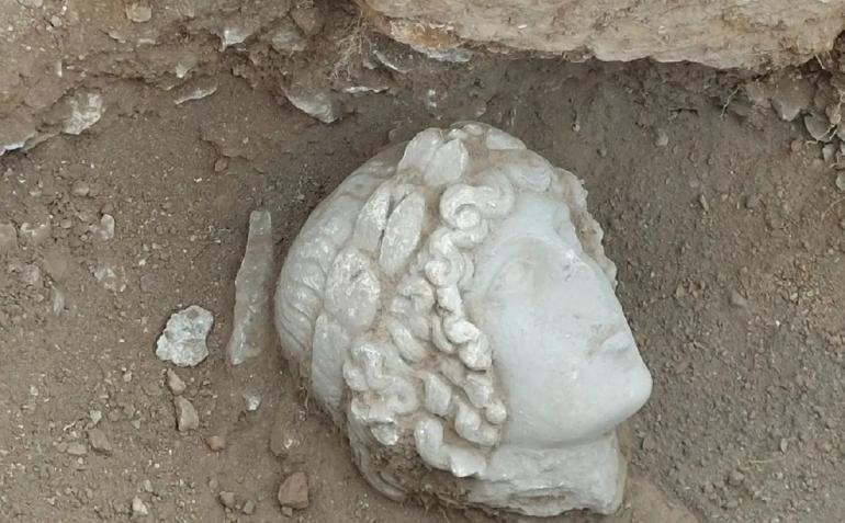 Κεφαλή αγάλματος του Απόλλωνα βρέθηκε στην ανασκαφή των Φιλίππων