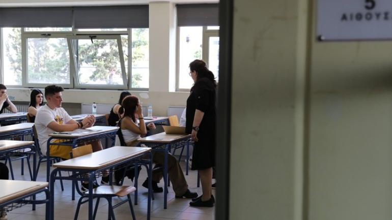 Πρεμιέρα των Πανελλαδικών για τα ΕΠΑΛ με Νέα Ελληνικά - Αύριο στα ΓΕΛ