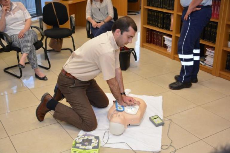 ΕΚΑΒ: Μαθήματα πρώτων βοηθειών σε όλη την Ελλάδα – Σεμινάρια ΚΑΡΠΑ για όλους