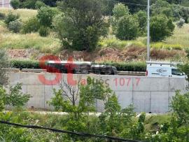 Θεσσαλονίκη: Κόλαση η Περιφερειακή μετά από ανατροπή νταλίκας