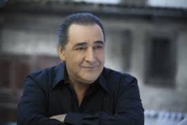 Θλίψη «απ’ τον βορρά μέχρι το νότο» για τον θάνατο του Βασίλη Καρρά - «Έπεσε» το Χ - Αφιερώματα χθες σε όλα τα μαγαζιά