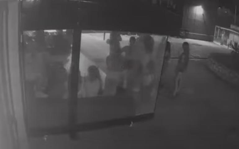 Γλυφάδα: Βίντεο ντοκουμέντα από τον άγριο ξυλοδαρμό της 14χρονης