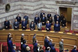 Βουλή: Ενός λεπτού σιγή στην Ολομέλεια για τα θύματα των Τεμπών