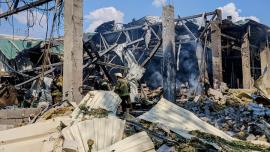 Έξι νεκροί σε βομβαρδισμούς της Ρωσίας σε δύο περιφέρειες της Ουκρανίας