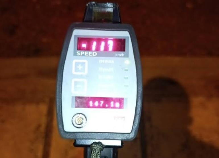 Θεσσαλονίκη: Συνελήφθη 24χρονος που “σανίδωσε” μοτοσικλέτα – Έτρεχε με 117 χλμ/ώρα ενώ το όριο ήταν 50!