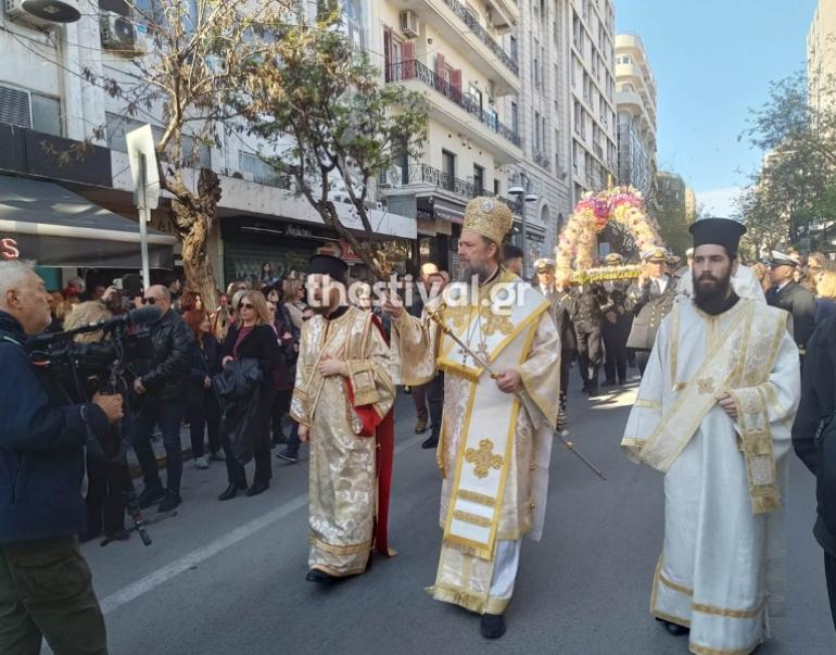 Θεσσαλονίκη: Σε κλίμα κατάνυξης η πρώτη περιφορά Επιταφίου στον Ι.Ν. Αγίου Μηνά (BINTEO)