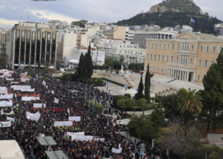 Τέμπη: 11 προσαγωγές και τρεις συλλήψεις στην Αθήνα πριν από το συλλαλητήριο – Κατασχέθηκαν 10 μολότοφ, σφυρί και σουγιάς