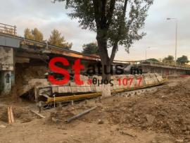Αμφίδρομη η κυκλοφορία των οχημάτων στη γέφυρα Δενδροποτάμου στη μια λωρίδα, σήμερα ή το αργότερο αύριο το πρωί!