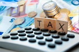 Φορολογικός οδηγός 2024: Ερχονται 22 αλλαγές -Τι θα ισχύει για ελ. επαγγελματίες, airbnb και το φρένο στα μετρητά
