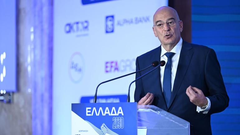 Δένδιας: Θεσμική τομή η κατάταξη των πρώτων εθελοντριών οπλιτών των Ενόπλων Δυνάμεων