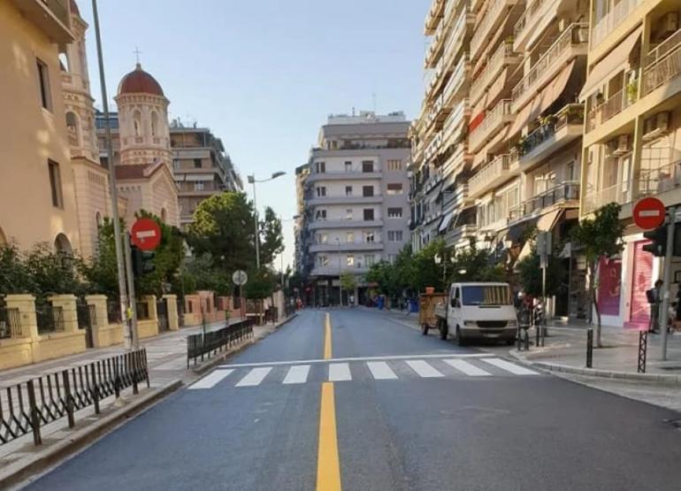 Θεσσαλονίκη: Άνδρας μπούκαρε με σφυρί σε τράπεζα στο κέντρο και απειλούσε τους υπαλλήλους