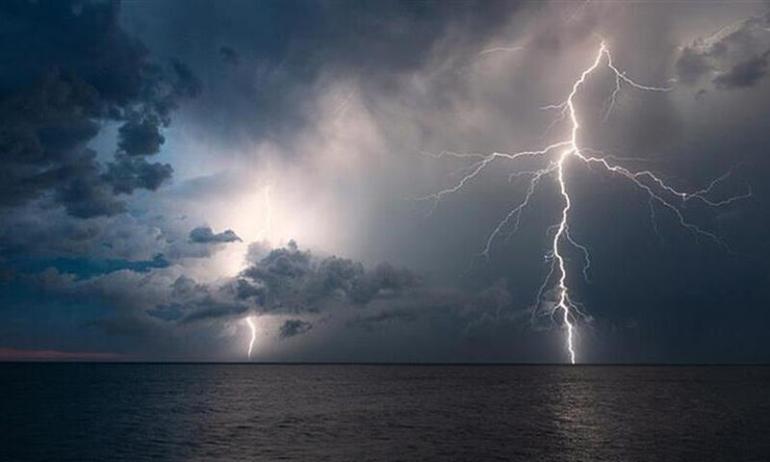 Κακοκαιρία: Σε Red Code Αττική και άλλες 10 περιφερειακές ενότητες έως την Πέμπτη - Σε πλήρη κινητοποίηση η Πολιτική Προστασία