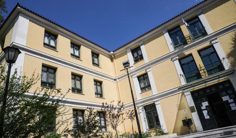 Στην Ευελπίδων οι 4 συλληφθέντες - Η πιθανή σχέση του πρώην στελέχους των «Πυρήνων της Φωτιάς» και των ΟΥΚαδων με την Greek Mafia