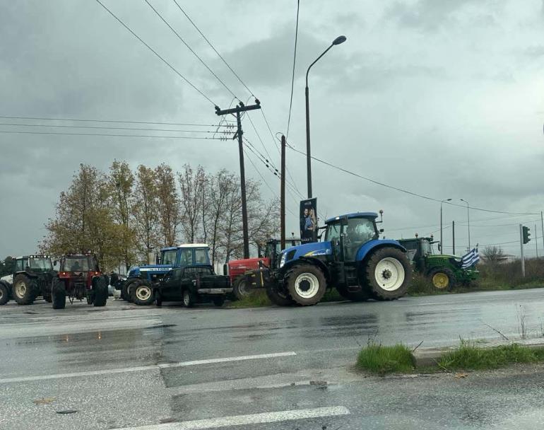 Κλειστός ο δρόμος στο τελωνείο των Ευζώνων από τα αγροτικά μπλόκα - Ποια μπλόκα άνοιξαν