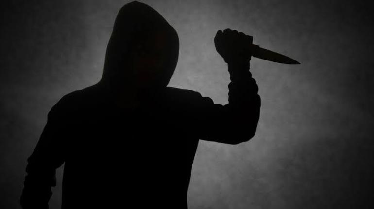 Ανήλικοι μαχαίρωσαν μαθητή έξω από εσπερινό σχολείο στο κέντρο της Αθήνας, νοσηλεύεται σοβαρά τραυματισμένος
