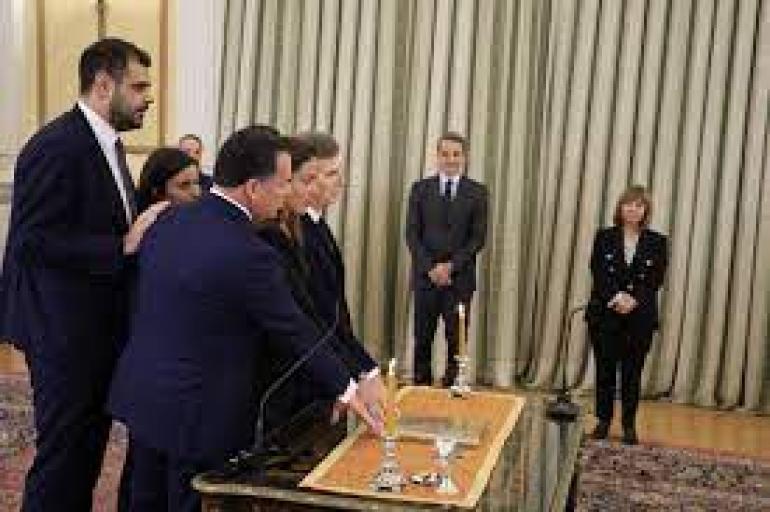 Ορκίστηκαν οι νέοι υπουργοί στο Προεδρικό Μέγαρο