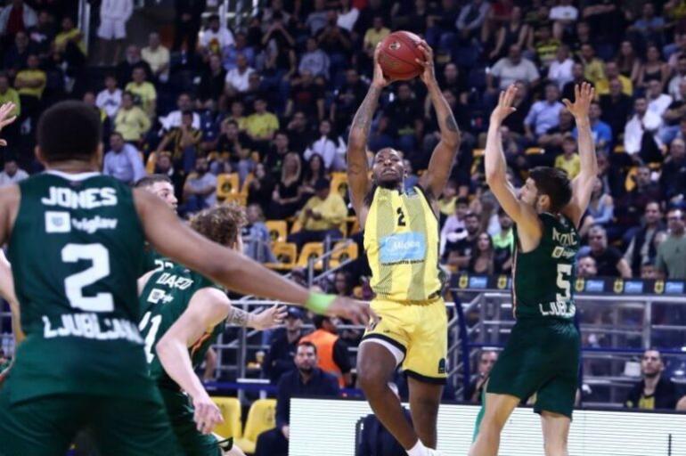 Άρης-Τσεντεβίτα 75-82: Αυτοκαστροφικός...