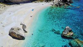 Διπλή απόβαση σε παραλίες και τουριστικούς προορισμούς από την ΑΑΔΕ - Πώς θα γίνονται οι έλεγχοι
