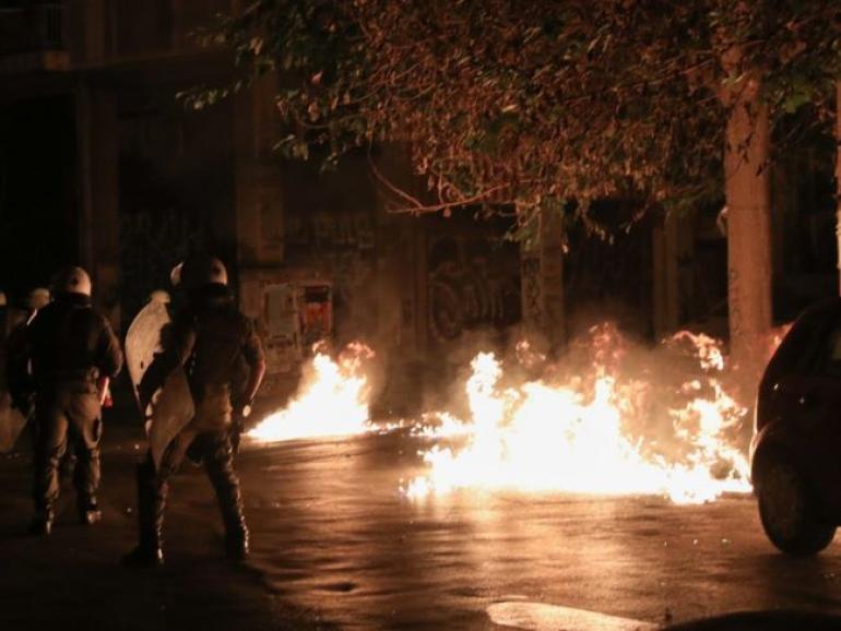 Συνελήφθησαν δύο άτομα για επίθεση κατά αστυνομικών στα Εξάρχεια
