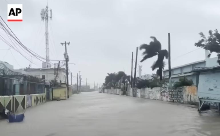 Τζαμάικα: Εικόνες «Αποκάλυψης» από το πέρασμα του τυφώνα «Μελίσσα» - Προειδοποίηση για κροκόδειλους