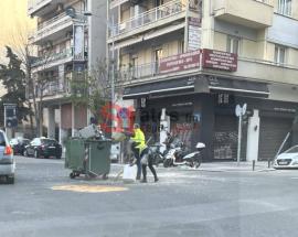 Τροχαίο στο κέντρο τη Θεσσαλονίκης: Σύγκρουση ΙΧ με τρέιλερ παραγωγού, γέμισε ρύζια ο δρόμος (φωτο)